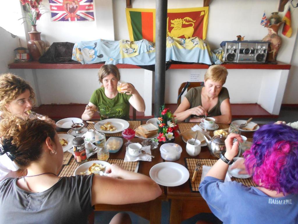 Shanith Guesthouse Negombo Cameră foto